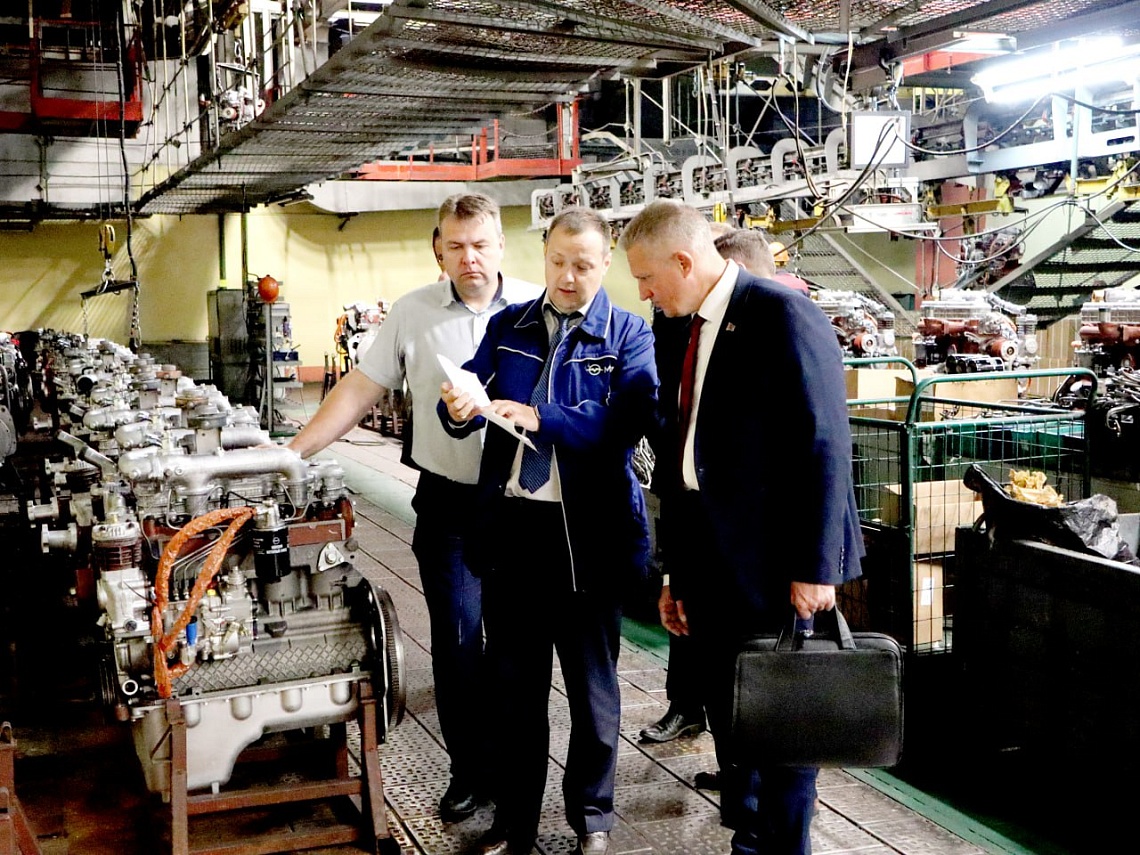 Помощник Президента Республики Беларусь — инспектор по Минску Юрий Фролов посетил Минский моторный завод