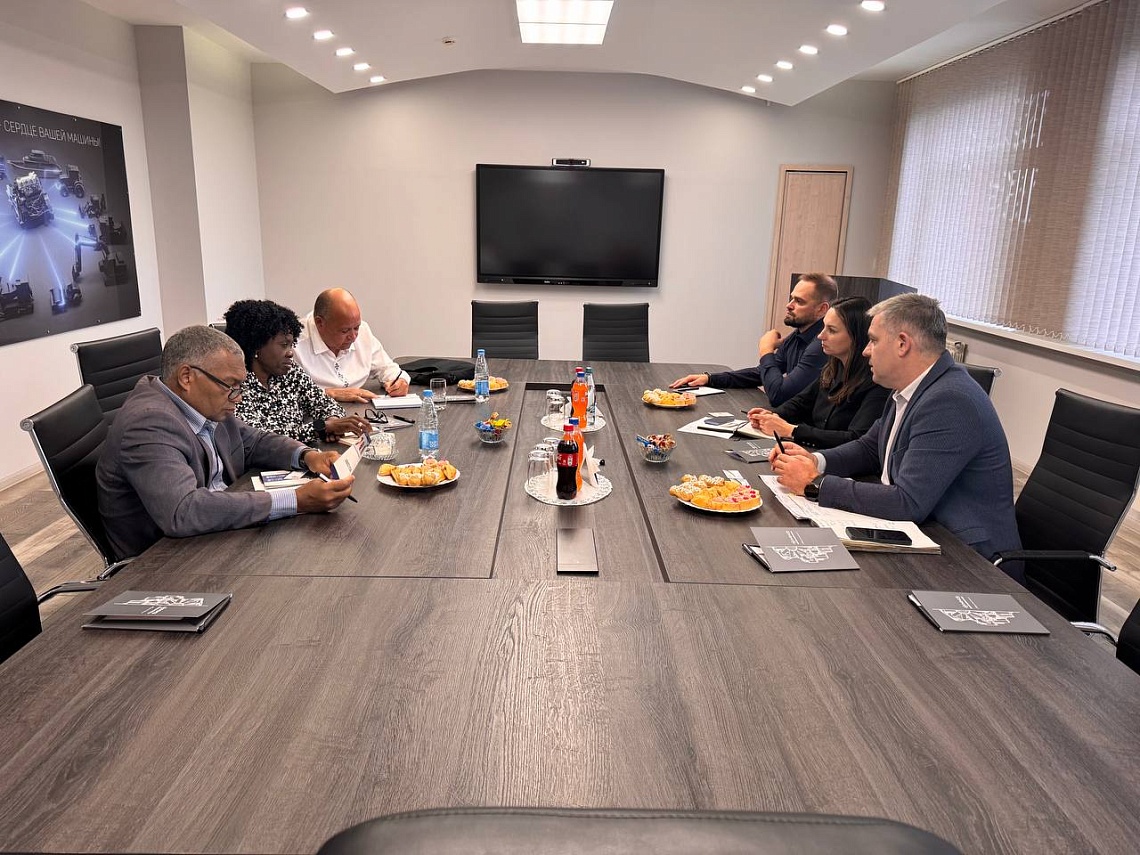 Минский моторный завод посетила делегация Республики Куба