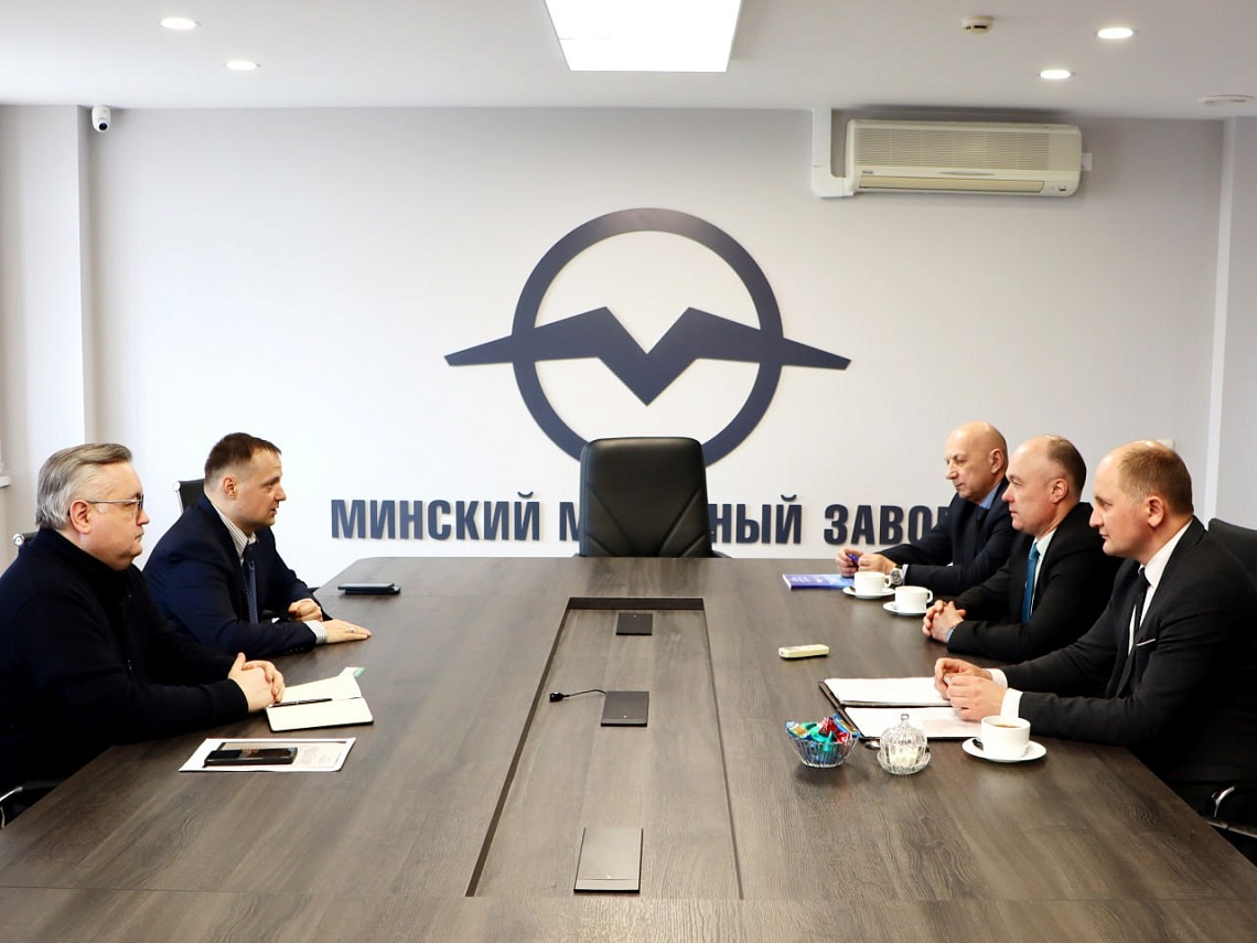 Генеральный директор ММЗ Александр Ботвинник провел встречу с руководящим составом БГАТУ Генеральный директор ММЗ Александр Ботвинник провел встречу с руководящим составом БГАТУ